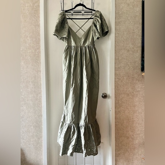 En Saison Sage Backless Maxi Dress - Picture 2 of 9